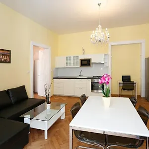 Apartment Near The Charles Bridge, Prag
