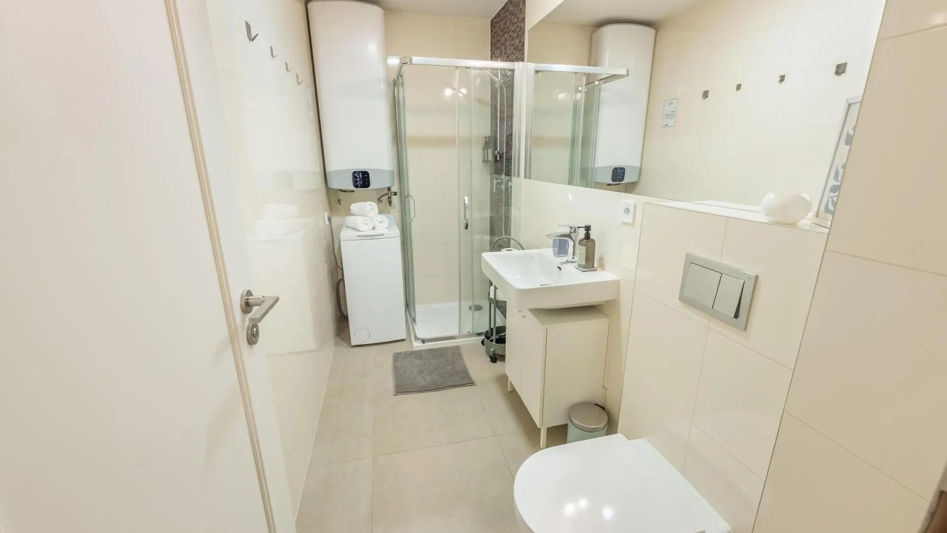 Hly - Newly Designed Apt With Big Promo! براغ