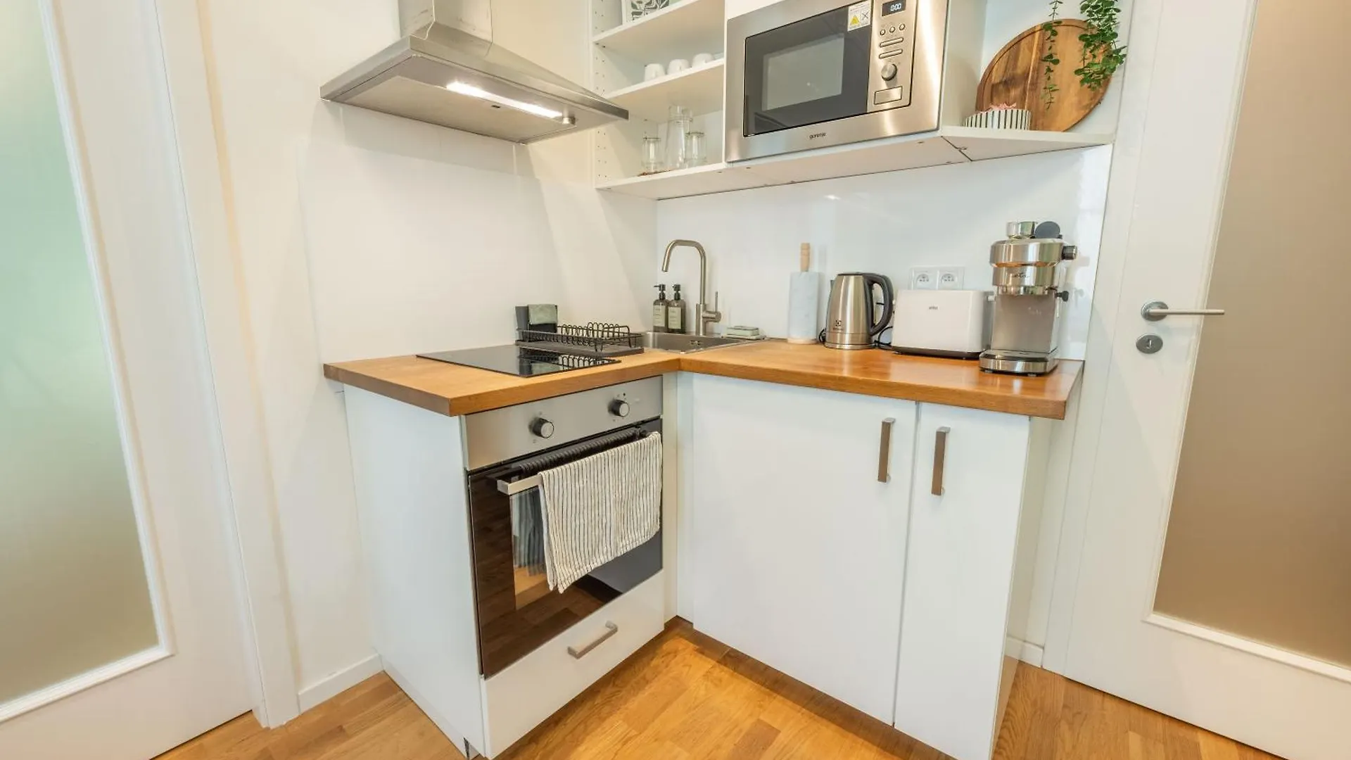 Hly - Newly Designed Apt With Big Promo! براغ 0*,